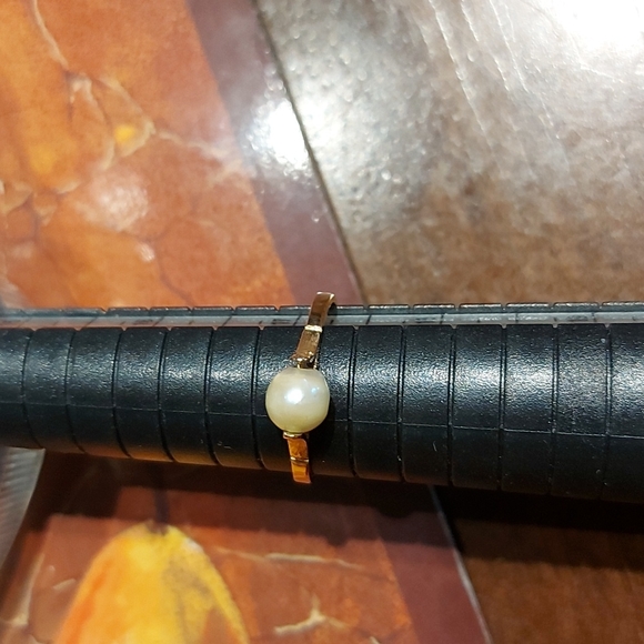 18 KT Solid Gold Cultur Pearl Ring - Picture 6 of 8